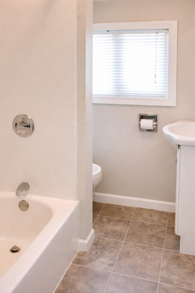 Foto del edificio - 305 S Van Buren St