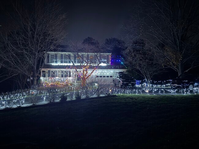 Building Photo - 9191 Victoria Dr