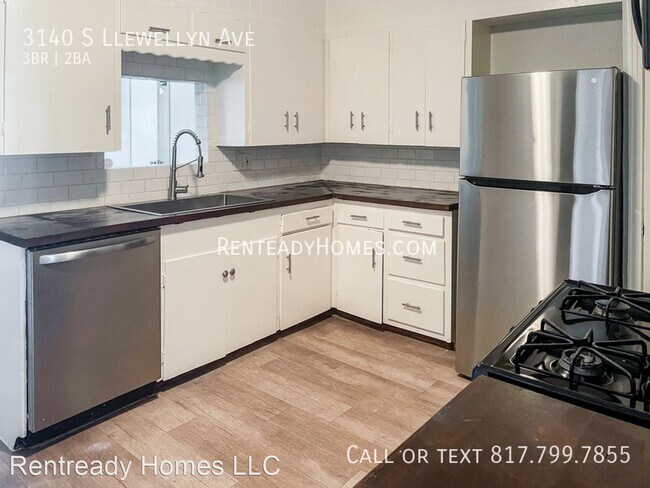 Building Photo - 3 br, 2 bath House - 3140 S Llewellyn Ave