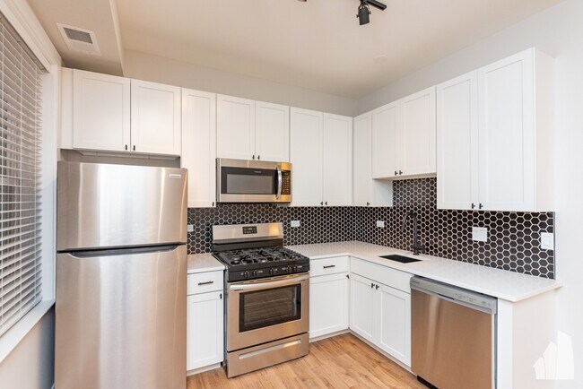 Foto del edificio - 656 W Wrightwood Ave
