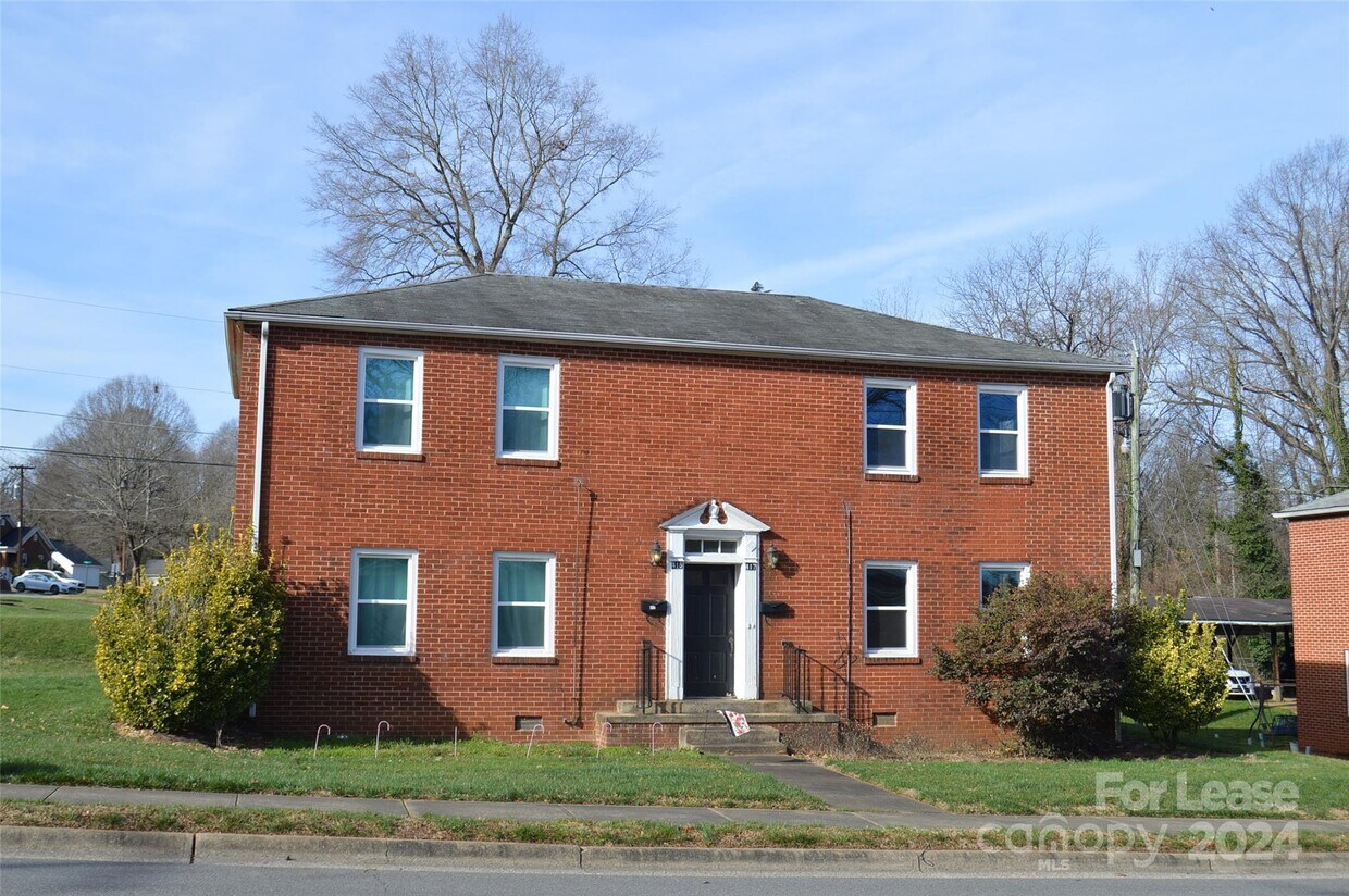 Foto principal - 417 S Center St