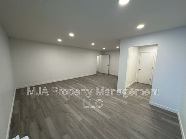 Foto del edificio - 500 East Fort Union Blvd