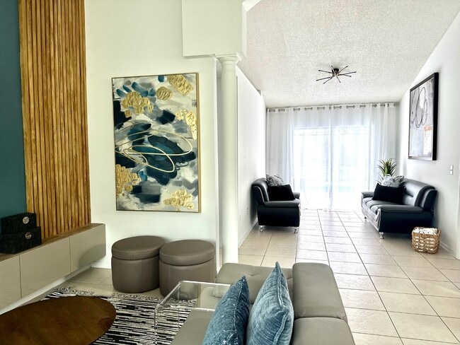 Foto del edificio - 333 W Shoreline Dr