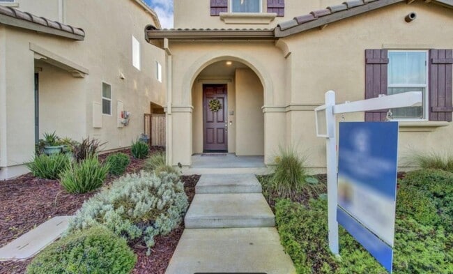 Building Photo - Stunning Natomas 5/3! PLEASE READ ENTIRE A...