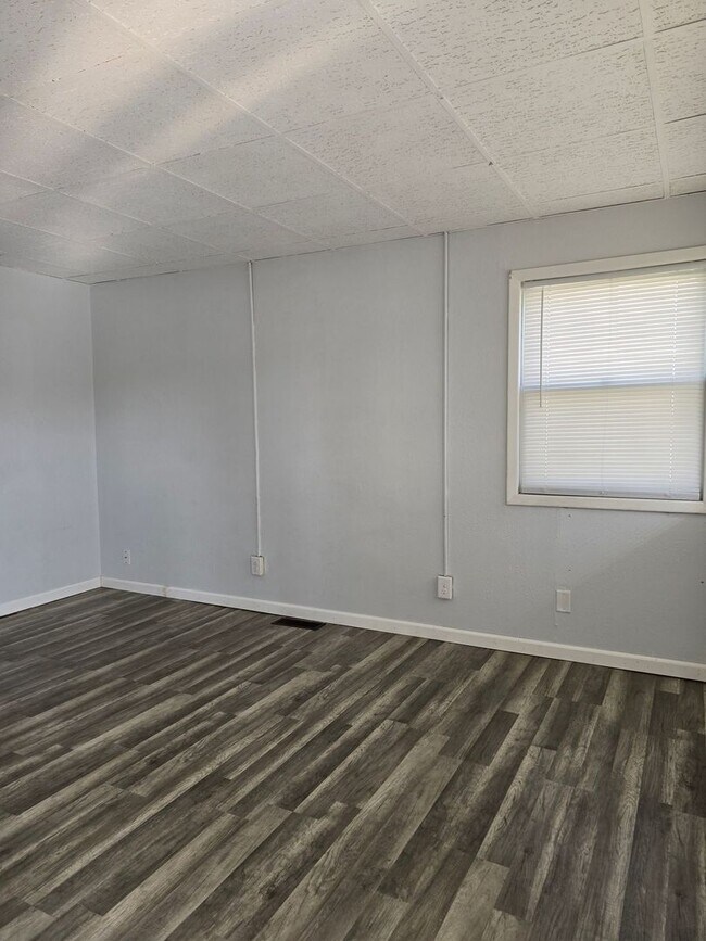 Foto del edificio - 2 Bedroom 1 Bath Unit in Triplex