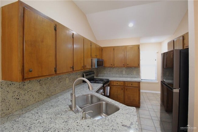 Building Photo - 1408 Circle Dr