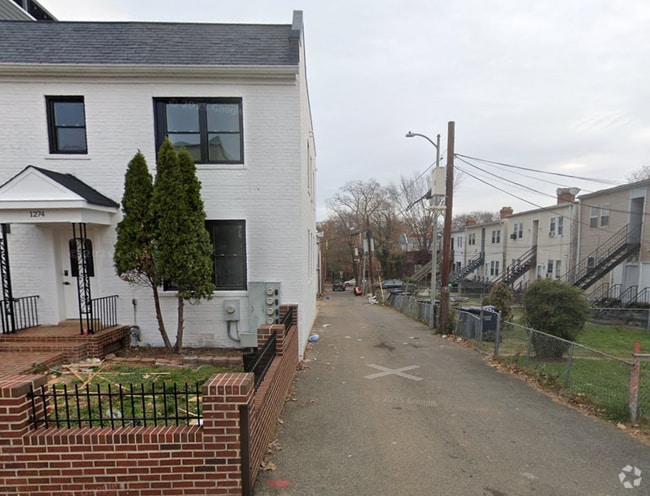 Building Photo - 1274 Meigs Pl NE