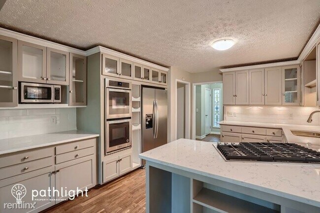 Building Photo - 4 br, 3 bath House - 5200 Forest Mist Driv...
