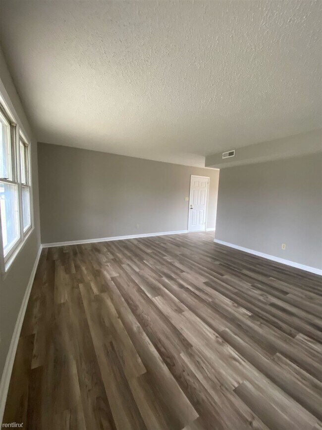 Building Photo - 3 br, 1 bath House - 2436 Thoroughbred Dr