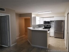 Building Photo - 102 Villa Cir