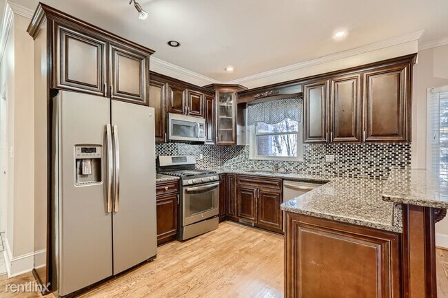 Building Photo - 2711 Pitlochry St SW