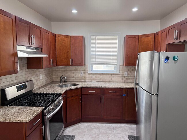 Kitchen - 256 Goldsmith Ave