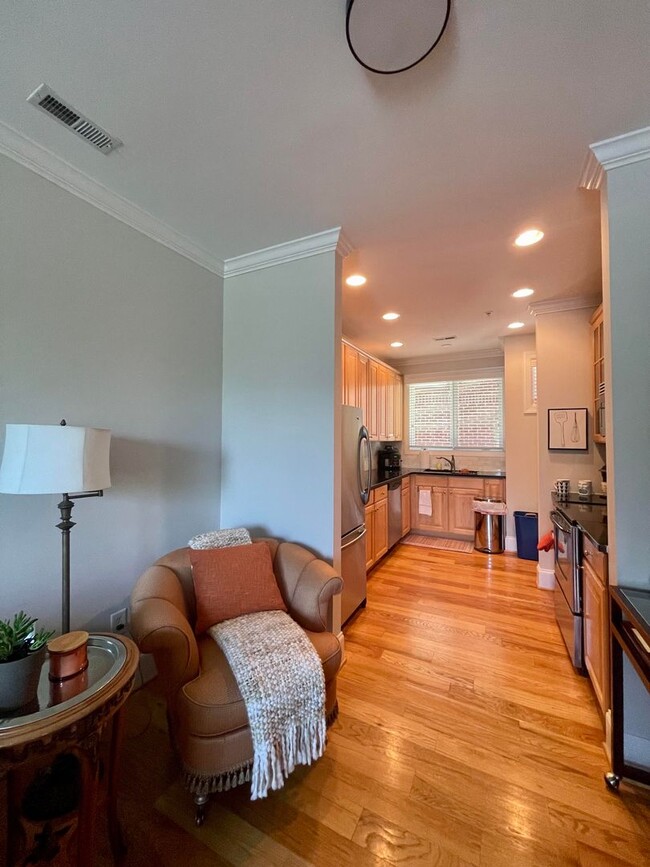 Building Photo - Bright 2-Bedroom 2-bath Rosemary Village d...