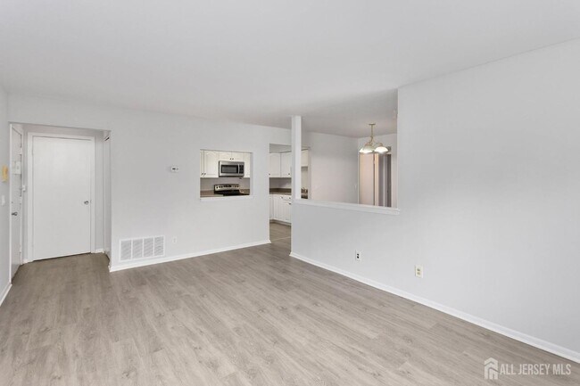 Building Photo - 3231 Sayre Dr