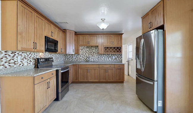 Building Photo - 2110 Thomas Dr