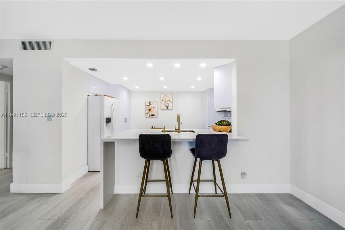 Foto del edificio - 2100 S Ocean Dr