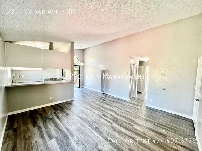 Building Photo - 2211 Cedar Ave