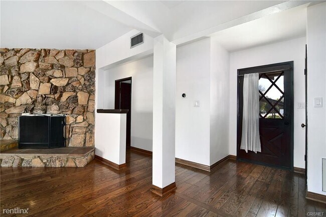 Building Photo - 4 br, 3 bath House - 22601 Miranda St