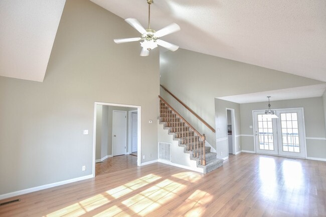 Building Photo - Centrally Located Three Bedroom!