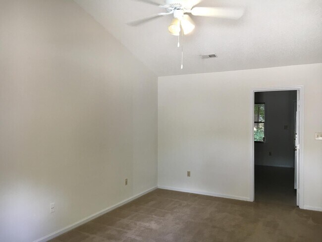 Building Photo - 2010 Glendale Dr SW