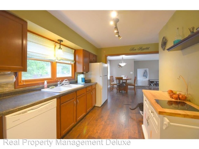 Building Photo - 3 br, 1.5 bath House - 1009 Mill Ave