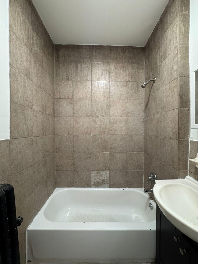 Foto del edificio - 161 Maple Ave