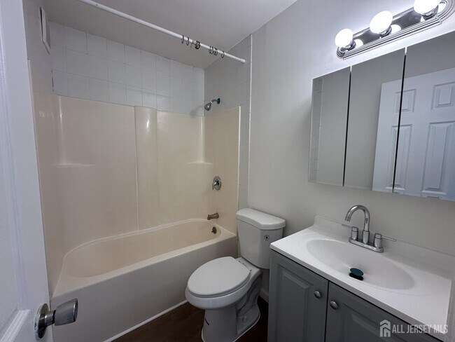 Foto del edificio - 67 Maple Ave