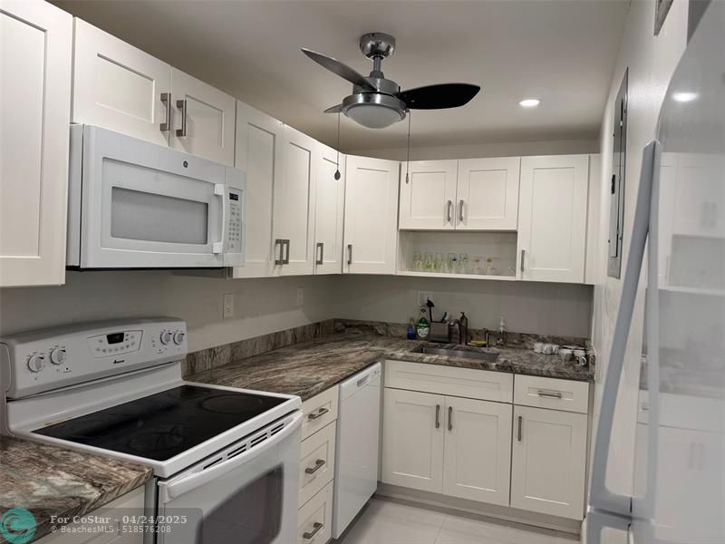 Foto principal - 3000 Riomar St