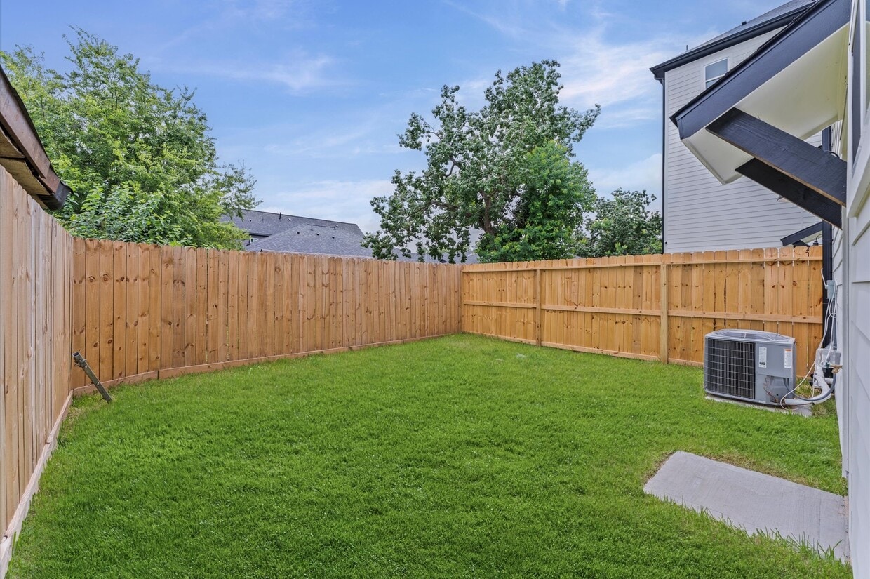 Primary Photo - 7225 Tierwester St