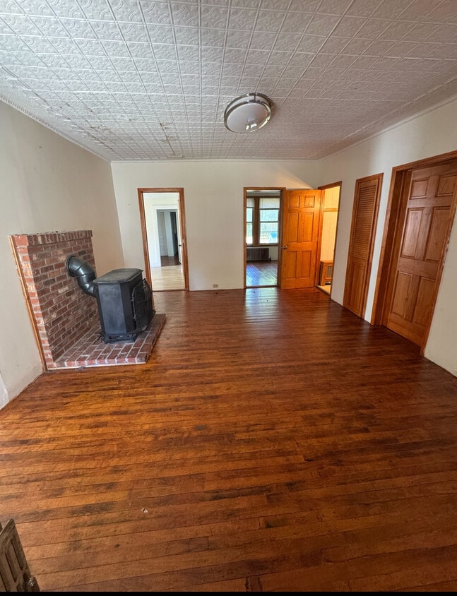 Building Photo - 12 Belding St