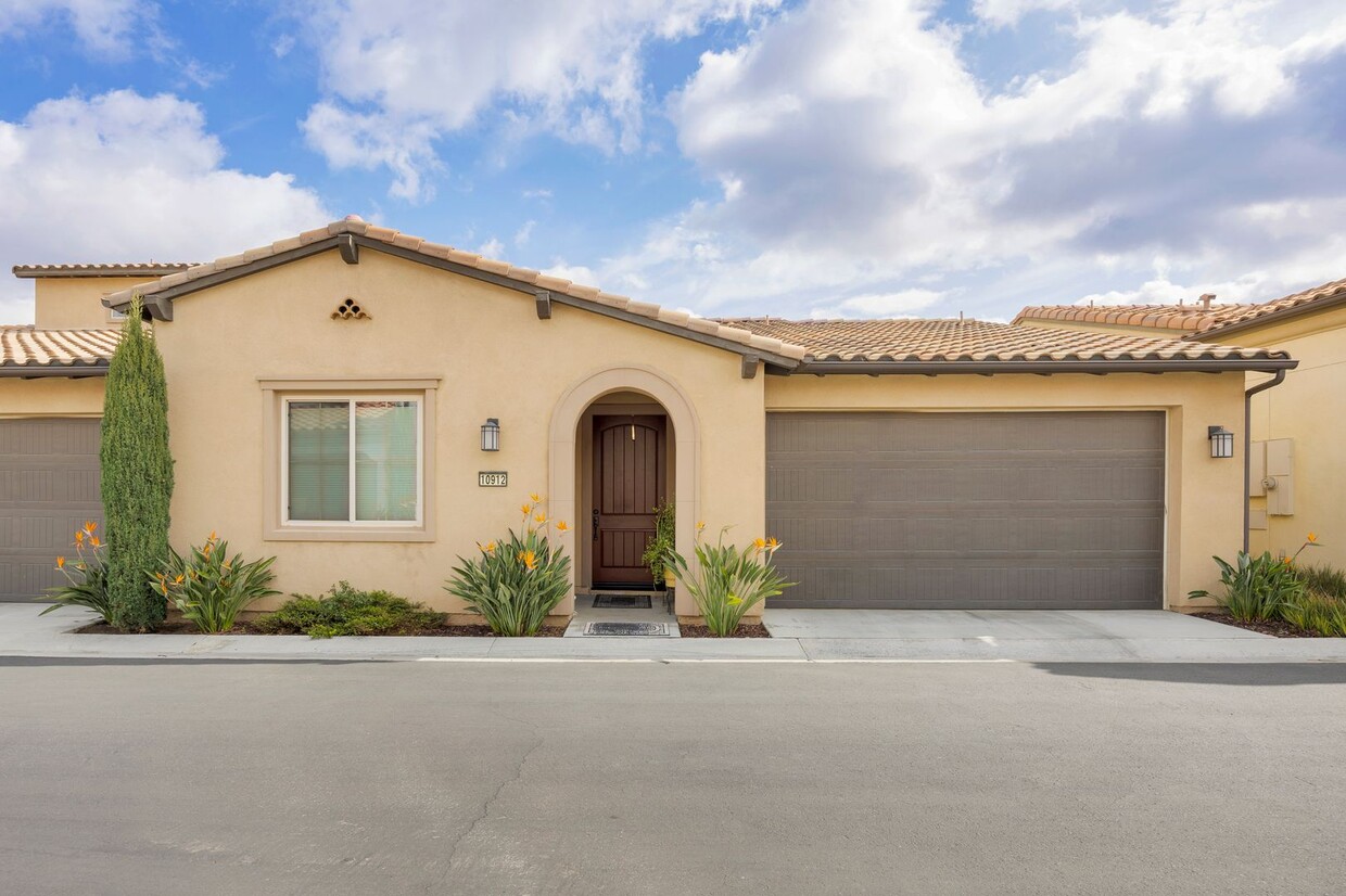 Foto principal - Welcome to Ovation at Flora Park! A 55+ Ga...