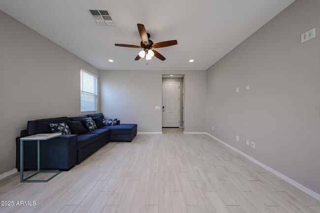 Building Photo - 3813 E Branham Ln