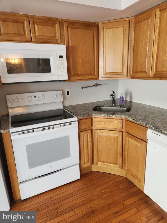 Building Photo - 5004 Tracy Ct