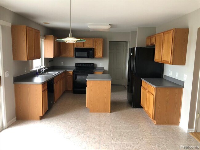 Building Photo - 603 Deer Path Trail