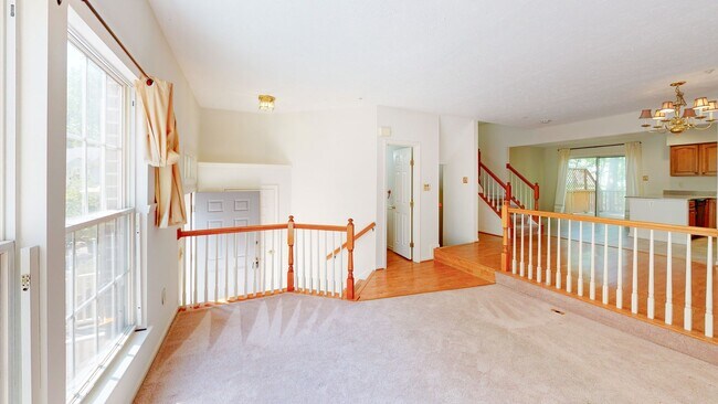 Foto del edificio - READY TO GO 3 LVL - 3 bed + 2 full and 2 half bath TH