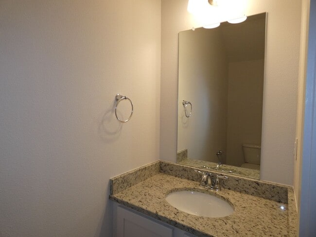 Building Photo - Stunning Townhome – Prime Pensacola Location