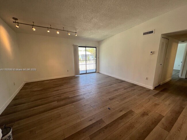 Foto del edificio - 9715 Hammocks Blvd