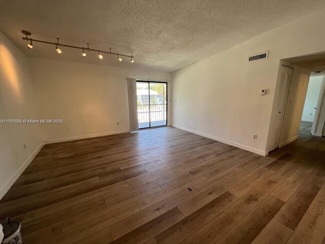 Building Photo - 9715 Hammocks Blvd