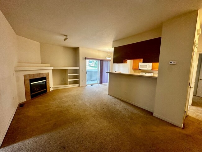 Building Photo - Arvada 2-bedroom 2-bathroom Available Imme...