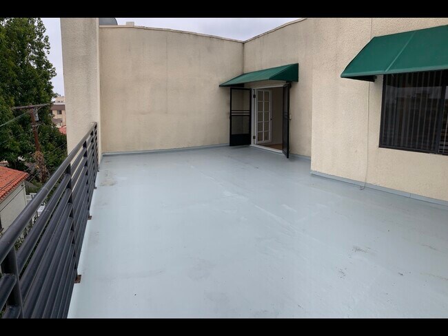 Second floor balcony - 1850 Veteran Ave