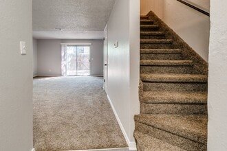 Building Photo - 1201 Lakecrest Dr