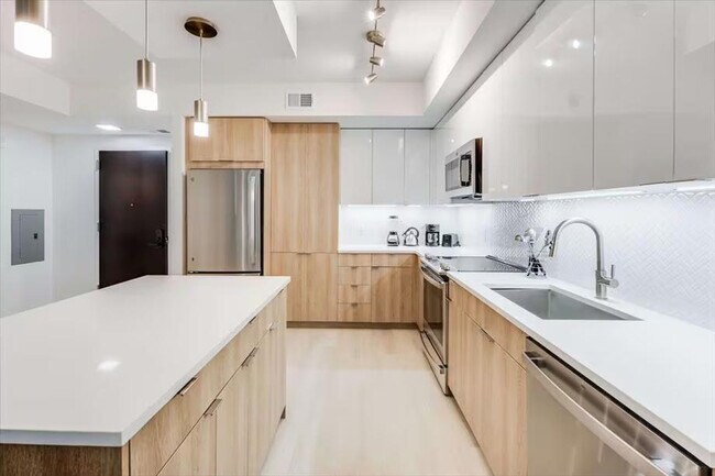 Foto del edificio - 1051 First Street Northeast-SI ID1040228P