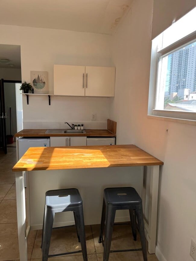 Building Photo - 444-542 SW 3rd Street - 446 SW 3rd Street, Unit 6, Miami, FL