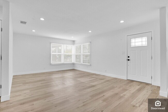 Building Photo - 676 N K St