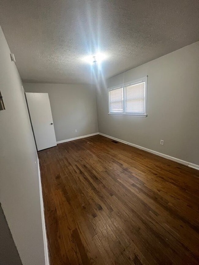 Foto del edificio - 1236 Crewdson Dr