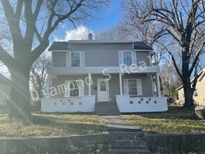 Building Photo - 2023 N Jefferson Ave