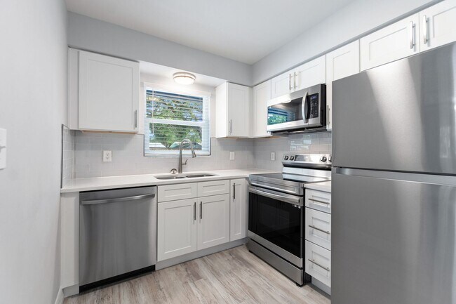 Building Photo - An Absolute Must-See! Discover this stunning 1-bedroom, 1-bath duplex in the highly sought-after ...