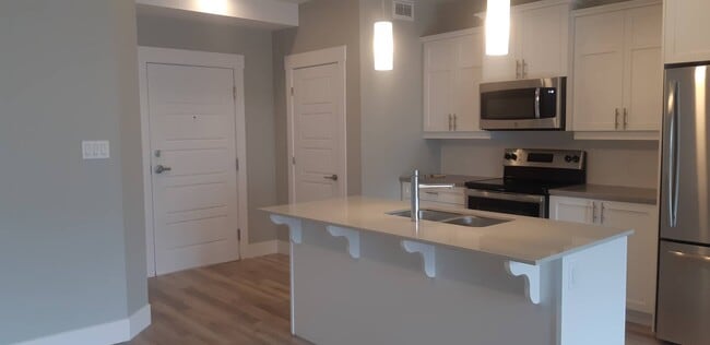 Building Photo - 85 Fieldstone Ct