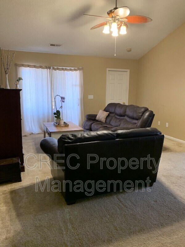 Foto del edificio - 5024 Holdsworth Dr