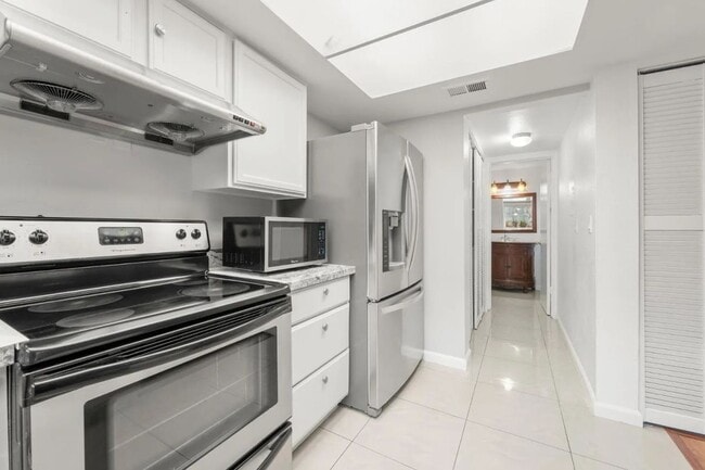 Building Photo - 7108 Coral Gables Cir